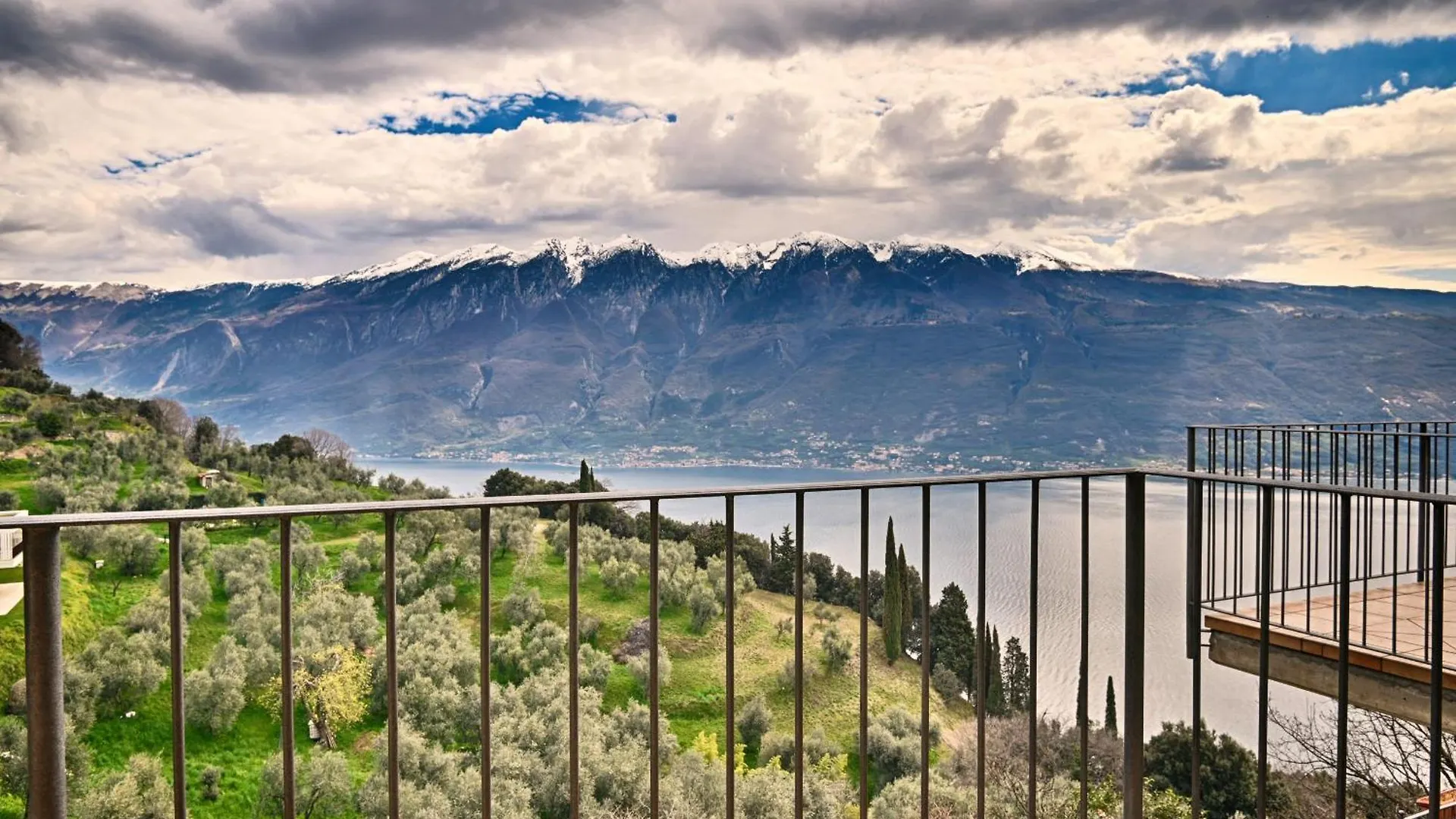 Apartment Casa Azzurro Lago - Theater Home Oldesio Italy