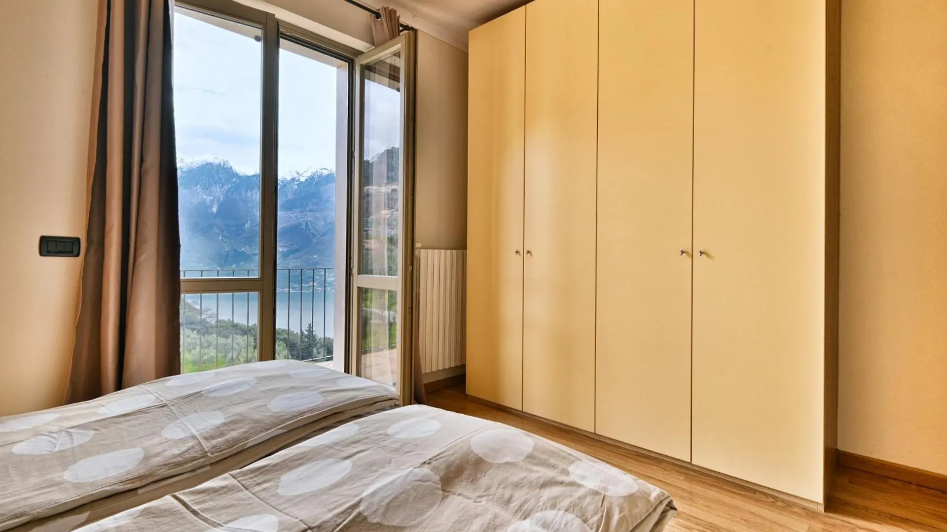 Casa Azzurro Lago - Theater Home Oldesio 0*,  Italy